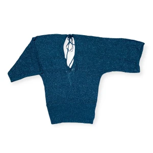 Unik stickad topp - Framhäver figuren fint. Riktigt snygg och unik modell. 