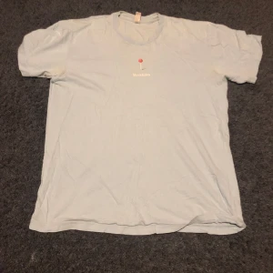 T-shirt - Ljusblå Stockholm t-shirt, använd en del men är i mycket gott skick