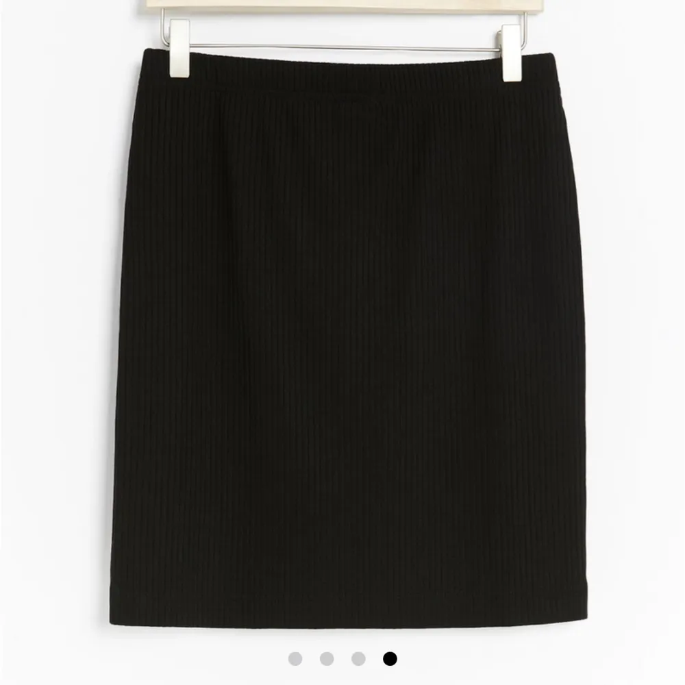 Ribbad kjol från Lindex jag aldrig använt, den är i storlek XS och är lite stretchig i materialet💕 . Kjolar.
