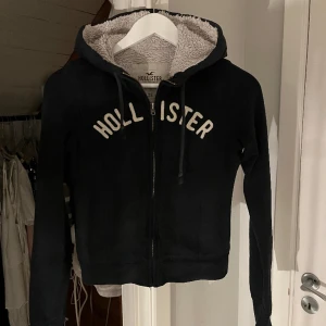 kofta hollister - använd men i bra skick
