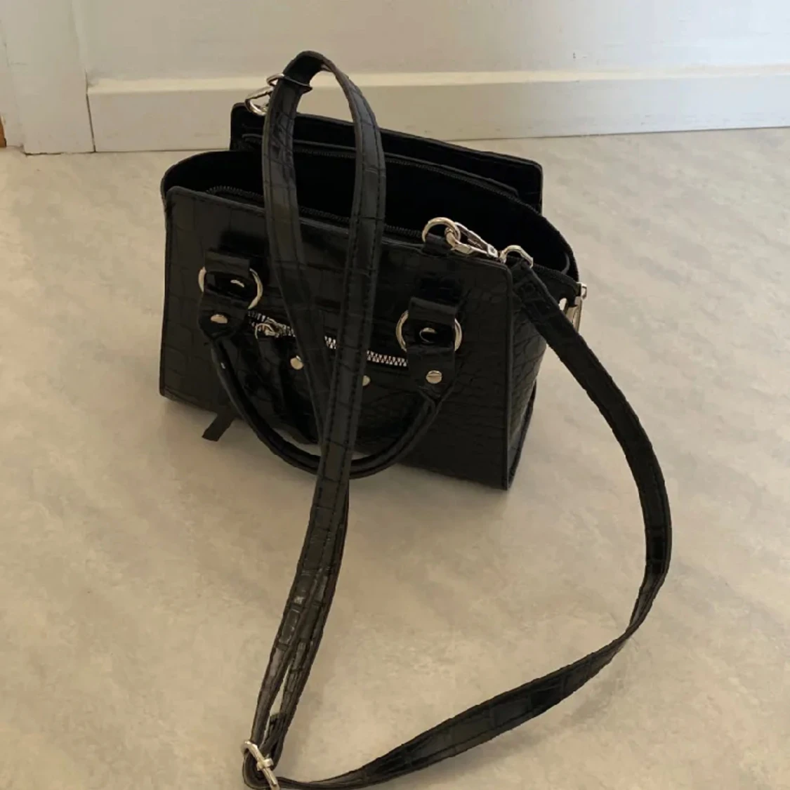 Svart väska  - 90