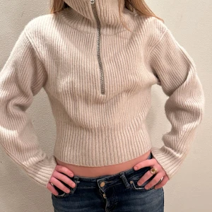 Ribbstickad luxig ulltröja - Fint skick, nästan oanvänd.