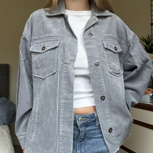 Overshirt - Grå/blå overshirt från zara i manchestermaterial, fint skick