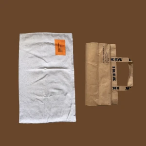 Ikea x Virgil Abloh ”Markerad” örngott + väska. - Två av de sällsynta släppen av Virgil Abloh x Ikea ”Markerad” kollektionen. Som ni ser på tredje bilden har båda ett marknadsvärde var på 500 kr, med andra ord släpper jag dem för hälften så billigt fastän de är nyskick/aldrig använda. 275 kr för enskild.