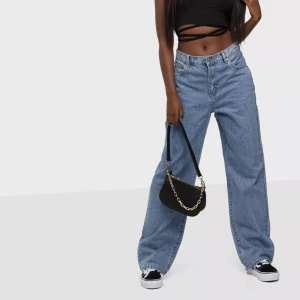 Abrand jeans  - Abrand jeans i modellen A slouch jean. Storlek w29. Mid waist. Oanvända med lappar kvar. Nypris 899:-