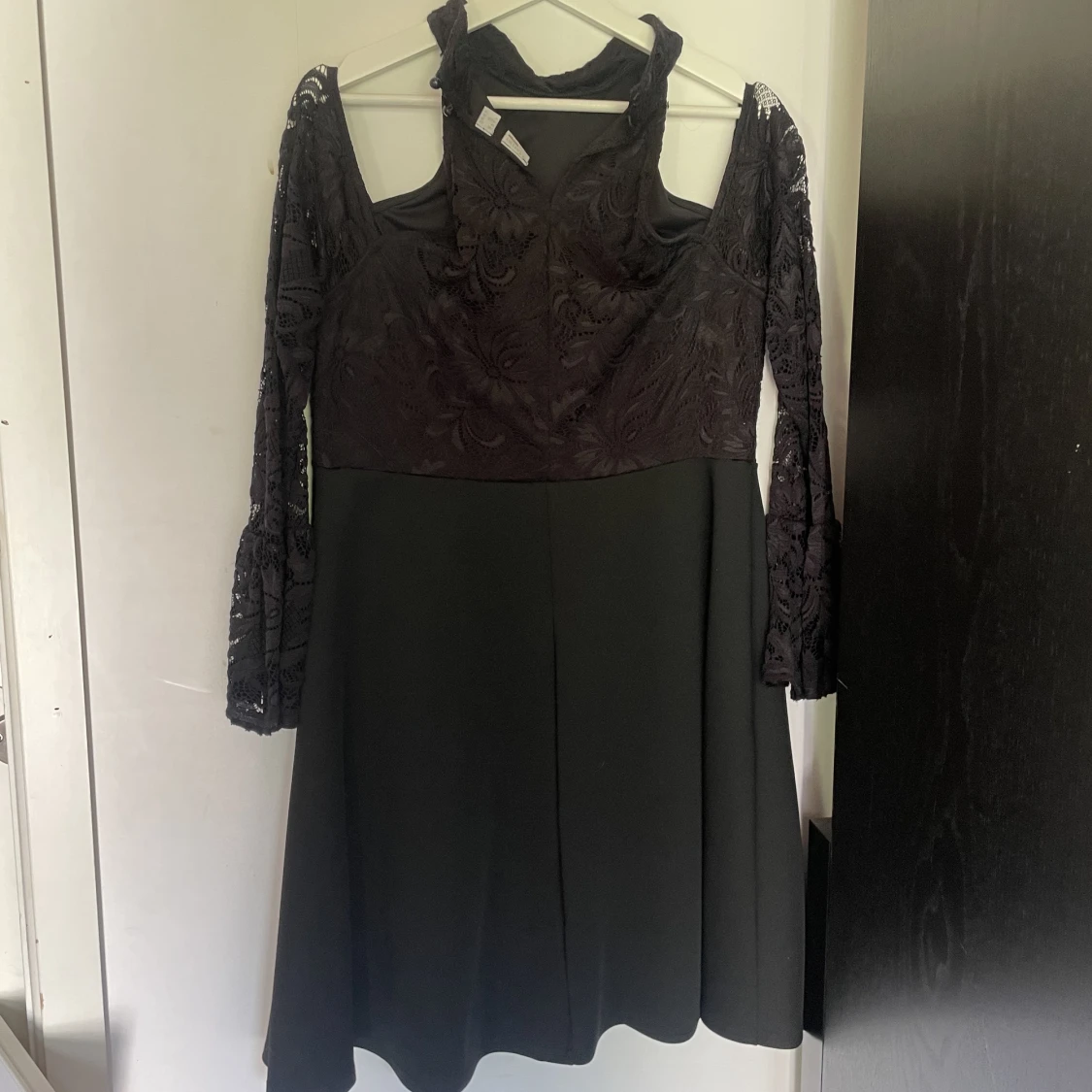 Svart spetsklänning - 90