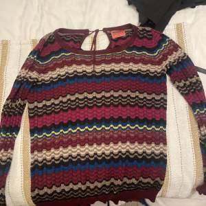 Säljer denna sjukt snygga Missoni tröjan som är ifrån Missonis kollektion med Lindex 