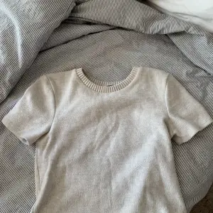 Super fin stickad zara tröja som tyvärr inte passar längre därav säljs❤️❤️ Har INGA BILDER PÅ eftersom den inte passar!!