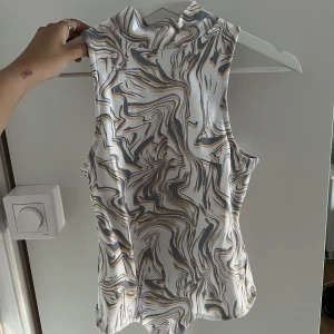Body - Body med turtleneck från asos, aldrig använd 