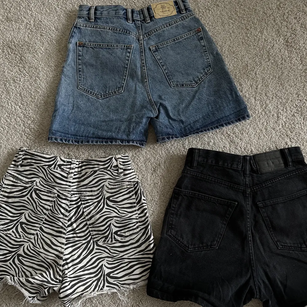 3 pair of shorts - Vintage  Blue and black- Pull and Bear size 36 Zebra short BDG- size 34 60 sek each 150 if take all 3 . Shorts.