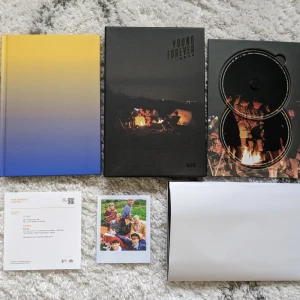 Bts Album Young Forever Night Ver. - Säljer min Bts Young Forever Night ver. Med alla inclutions + preorder poster då den kanske kan skänka glädje åt någon annan. Jag skickar gärna flera bilder vid efterfrågan!  OBS! Det är pris + frakt ( 74kr) Tveka inte att höra av er om ni undrar något!<3