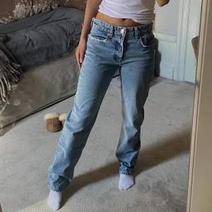 Ljusblåa jeans