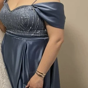 Festklänning  - Jätte fin festklänning använd endast ett par timmar