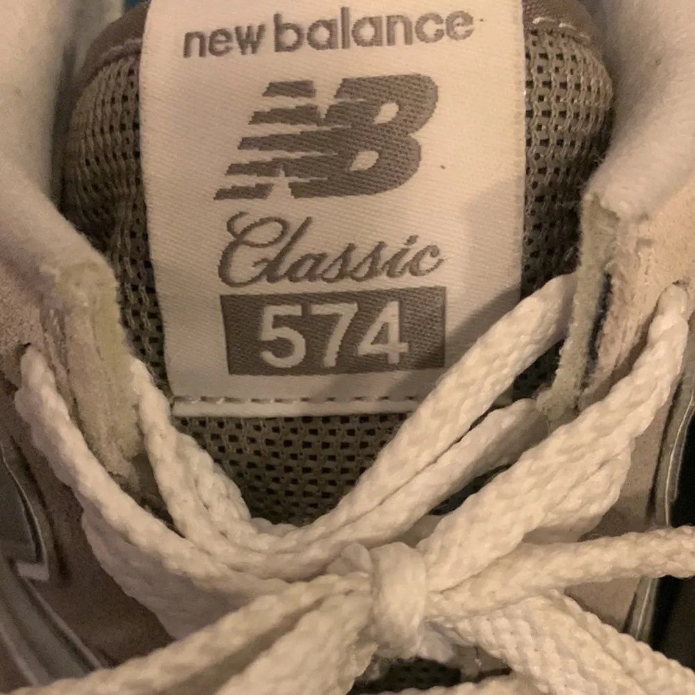 Knappt använda New Balance sneakers i modellen 574. Storlek 36.5. . Skor.