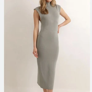 Klänning - Aldrig använd klänning, från chiquelle. Passar S/M