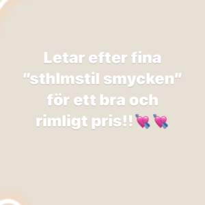 Jag söker ”sthlmstil smycken” för ett bra pris!🫶🏼 Köper gärna från privat företag!💘(Helst silvriga)🩶