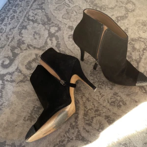 Stövletter - Stövletter från Zara Basic  Sköna Höööga 😊