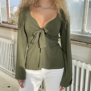 Topp  - Säljer en topp ifrån desgn by si  Som ny!