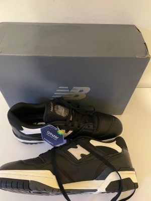 New balance 550 panda  - New balance 550 panda  Skick 10/10 oanvända  Pris 1599kr Strlk 44,5  Kvitto finns  