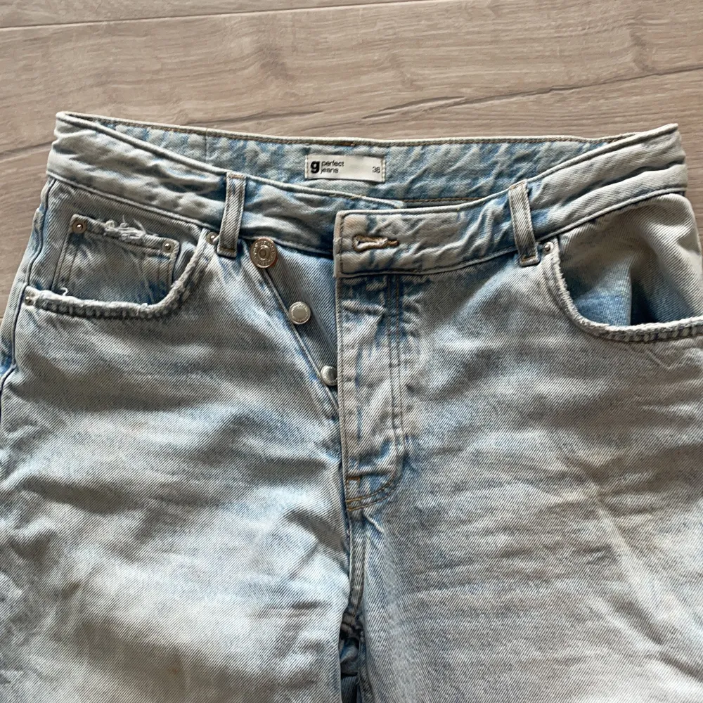 ett par jeans från gina tricot. superfin tvätt🤍 strl 36. . Jeans & Byxor.
