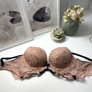 Bh från hunkemöller i fint men använt skick. Storlek 75B 🌸