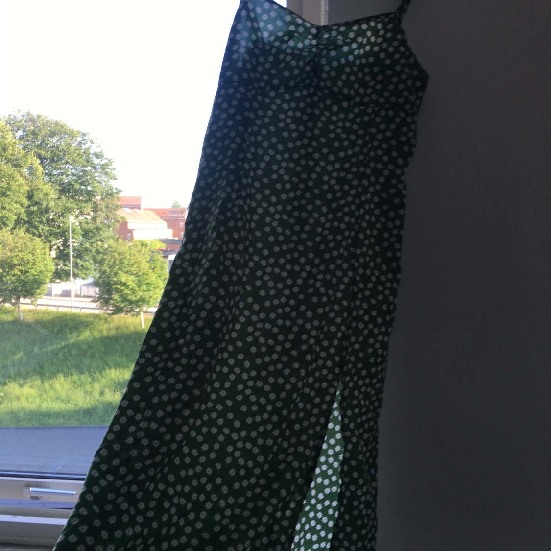 Blommig klännibg - 90