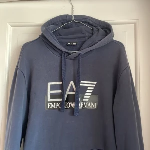 Armani hoddie  - Tjenare, säljer min fina äkta Armani hoddie i bra skick, st XXL men är som en XL i storlek