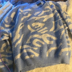 Tröja  - Fin tröja från SHEIN. Passar XS-S