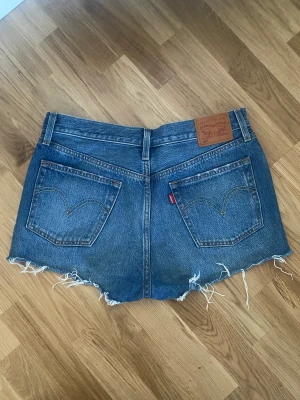 LEVIS SHORTS - Levis 501 i nyskick.