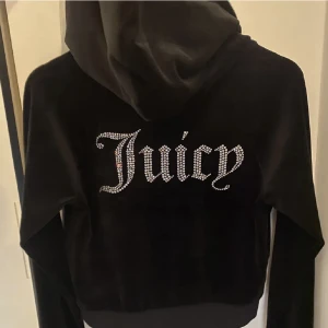 Juicy tröja  - Säljer denna juicy tröjan då jag aldrig har använt den