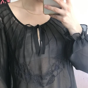 Gråbrun blus ballongärm - 90sblus, stl M.