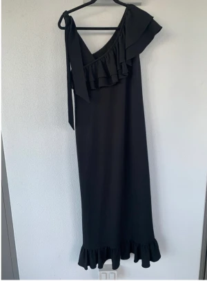 Gannì one shoulder dress  - Selling this beautiful dress from Ganni, never worn it 