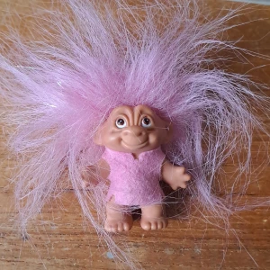 Nyckelring lyckotroll - Intressekoll. För mer info skicka pm. Köparen står för frakten. Ansvarar inte för paketet under frakt.