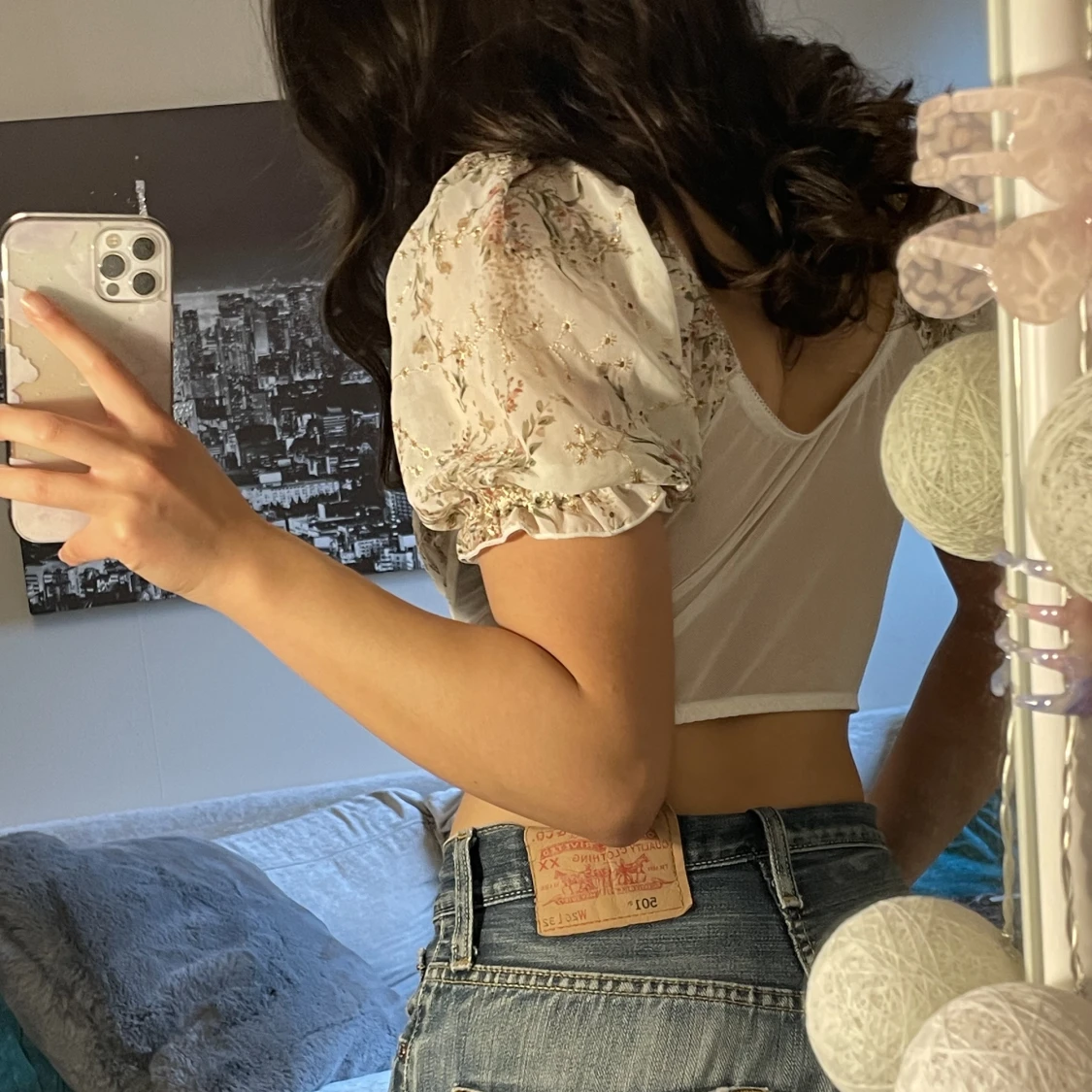 Vit och blommig fin korsettröja med broderade detaljer - 90