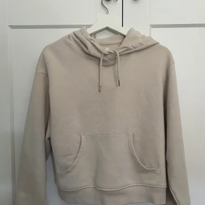Hoodie - Beige hoodie från Lindex i storlek Xs!💕