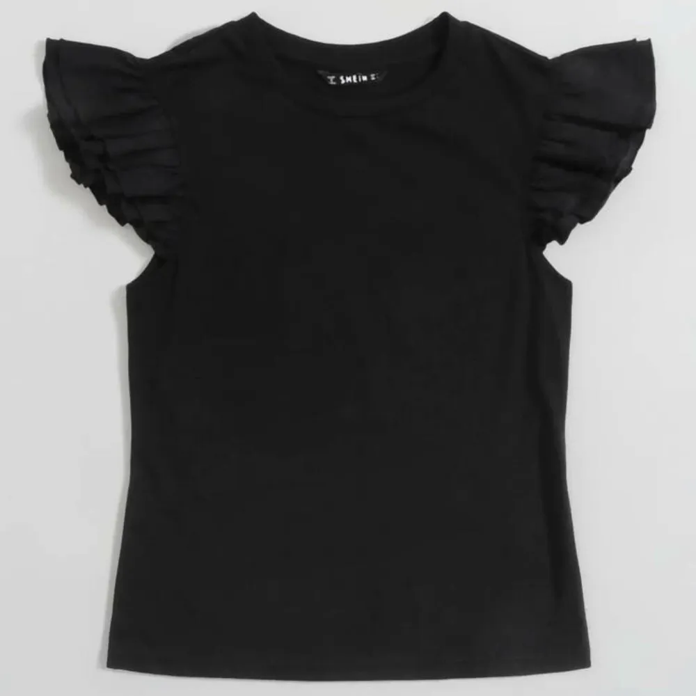 Jätte fin tröja som är använd typ 2-3 gånger o säljs för den inte kommer till användning längre. Inga defekter alls!🙏🏼💕 KP för fler bilder. T-shirts.