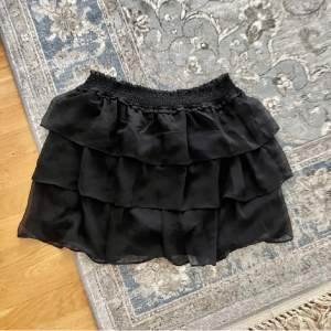 Jättefin kjol från hm, storlek M! Aldrig använd! 💕