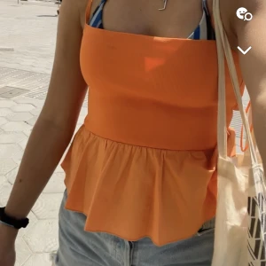 Orange topp - Superfin orange topp! Endast använd ett fåtal gånger. Inga defekter. 