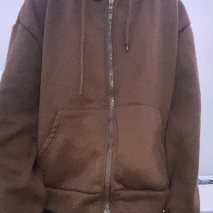 Brun kofta  - Brun kofta i storlek XS väldig mjuk inuti 