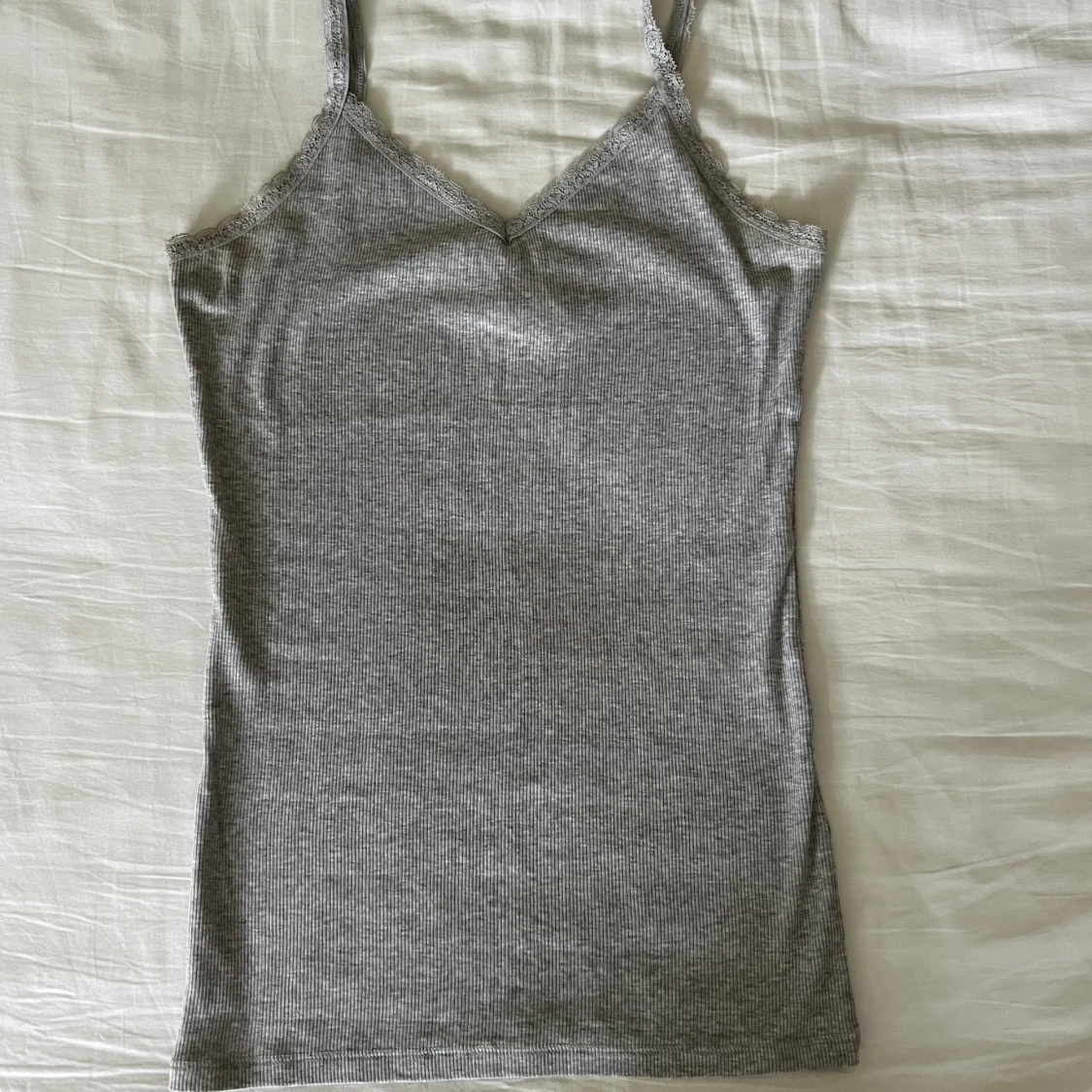 Grått linne med spets - 90