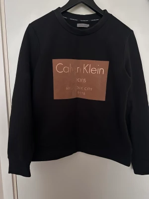 Calvin Klein  - Helt ny oanvända på grund av att de var små för mig den är i storlek L men passar mer någon som har M eller S 