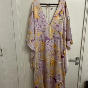 Maxi kaftan klänning ny  - Ny med prislapp 