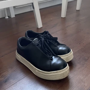 Eytys  - Säljer mina eytys i storlek 39 då de inte kommer till användning längre! Nypris 2000kr