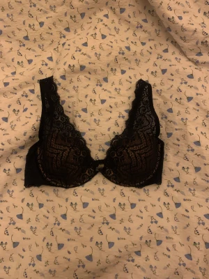 Bh intimissimi  - Bh från intimissimi, i fint skick och storlek 75c. Mörkblå 