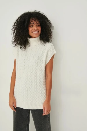 Stickad Väst NAKD - Superfin stickad väst storlek 36, använd men i superfint skick.