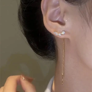 Oanvända örhängen stjärnor  - Endast testade en gång  3 st glittrade stjärnor  Nypris: 400