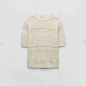 Zara tröja - Köptes i vintras men har inte kommit så mycket till användning och säljer den därför💗💗