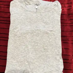 Hoodie t-shirt klänning från Balance.  Loose fit.  Ej använts.   ”Pris går att pruta” 