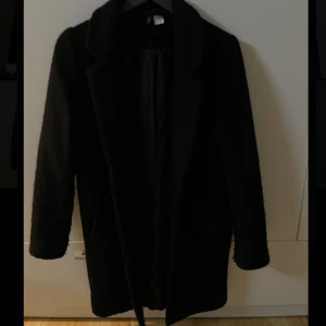 Kappa Strl 34 - Säljer min fina kappa från hm i strl 34.