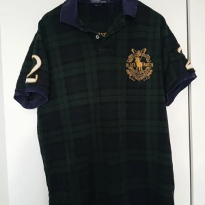 Ralph Lauren vintage pike storlek L - Ralph Lauren äkta Grön/blå rutig vintage pike i cool stil för man.